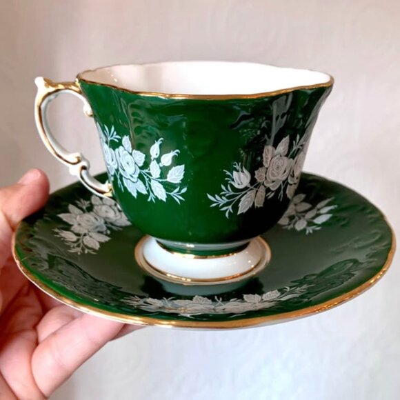 Vintage rare “Christmas Fir Green” Aynsley teacup 🌲 - Picture 3 of 8